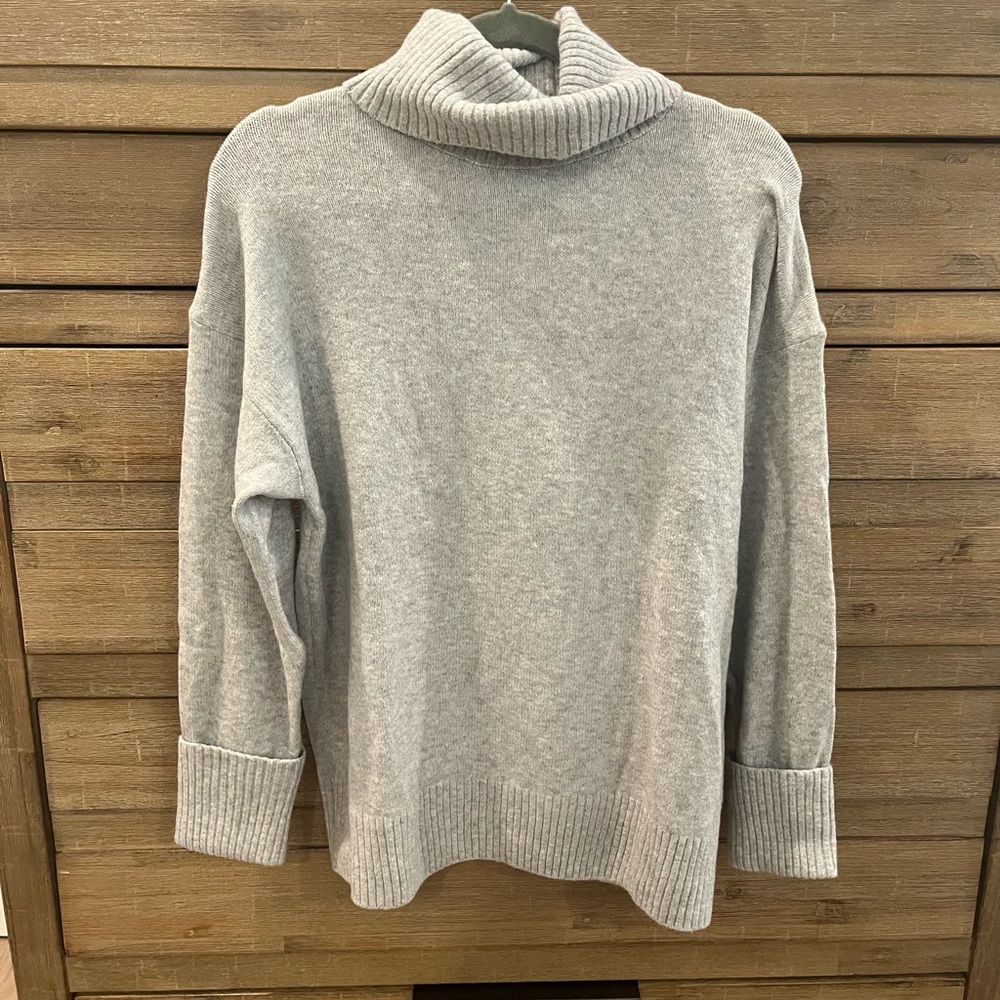 Old Navy Light Gray Turtleneck Sweater